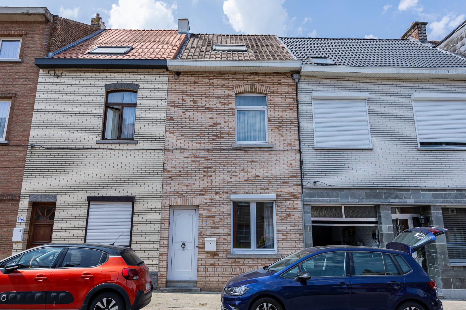 Te renoveren woning met 4 slpks en tuin te Huizingen 