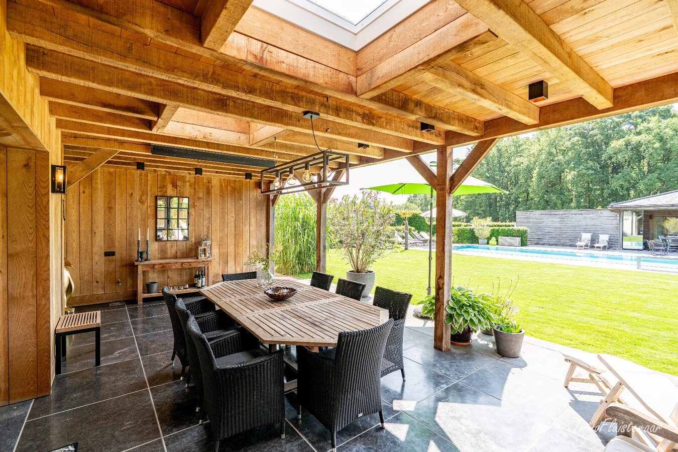 Villa met zwembad op ca. 2.155 m2 te Nijlen (Mogelijkheid tot aankoop aanpalende weide van ca. 5.251 m2, ideaal voor het houden van dieren) 