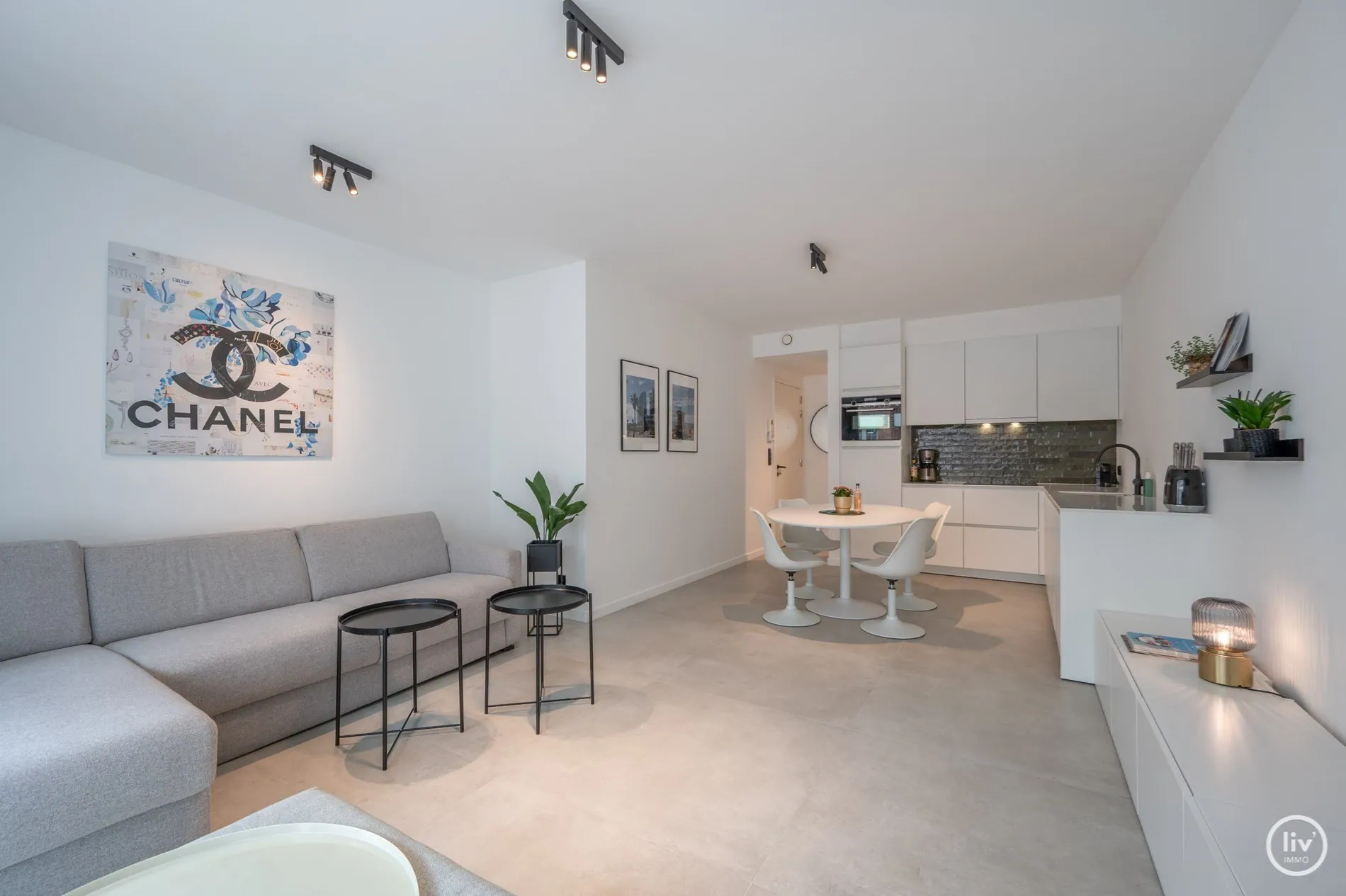 Récent (2020) appartement de 2 chambres dans une résidence moderne avec une grande terrasse ensoleillée à 20m à pied de la Lippenslaan.