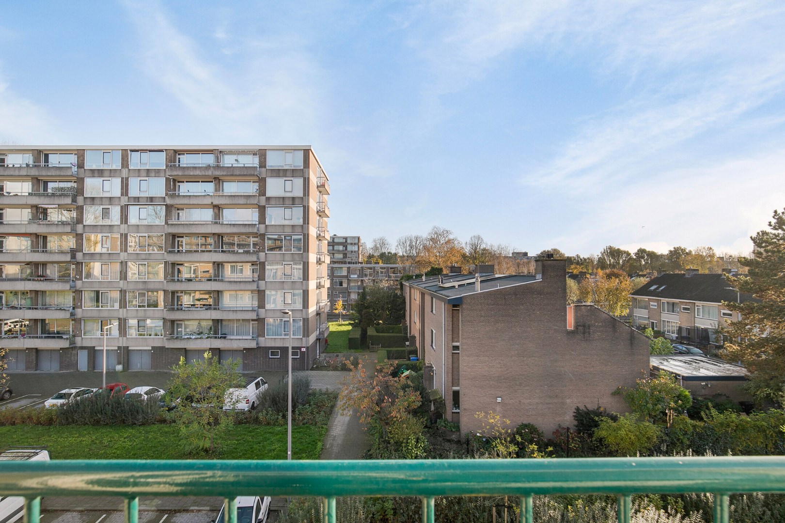 4-kamer Top appartement op de 3e verdieping met 2 balkons, berging in de onderbouw en gelegen op eigen grond! 