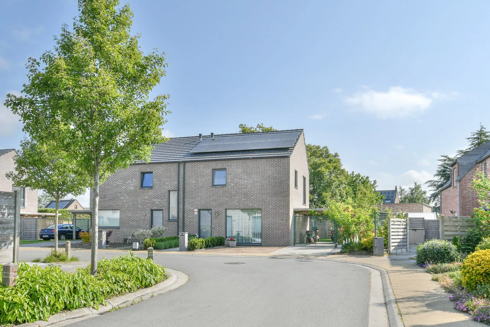 Passiefhuis te koop (halfopen) met carport, 3 slaapkamers en tuin