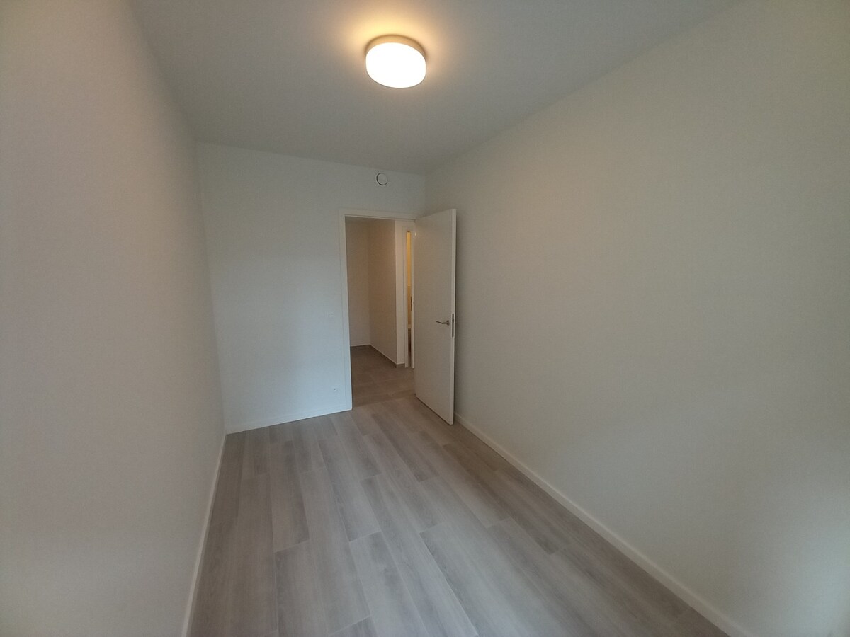 VERHUURD - Lichtrijk nieuwbouw appartement te Smedenpoort. 