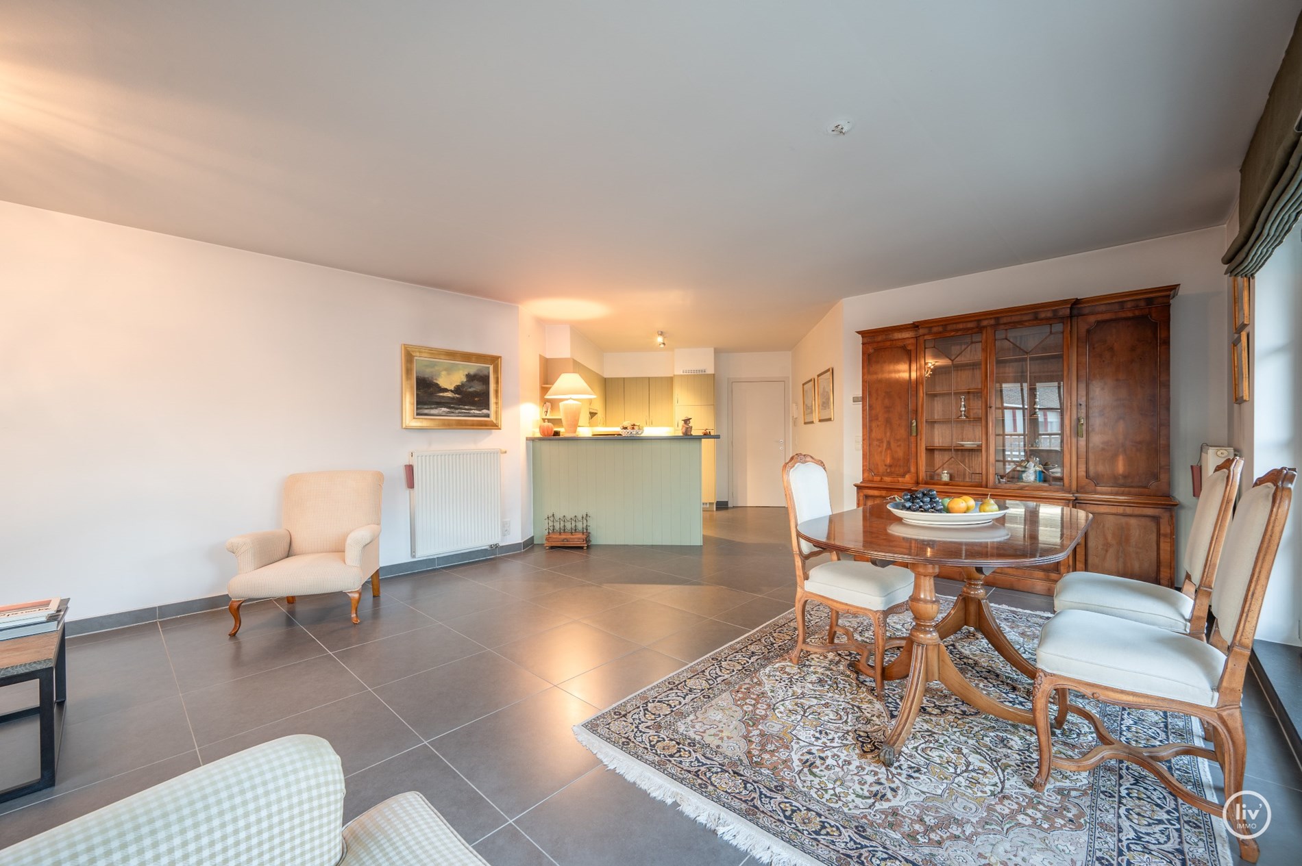 Appartement soign&#233; et contemporain avec une belle terrasse d&#39;angle orient&#233;e au sud, situ&#233; dans le vieux Knokke &#224; distance de marche du march&#233; aux l&#233;gumes de Knokke. 