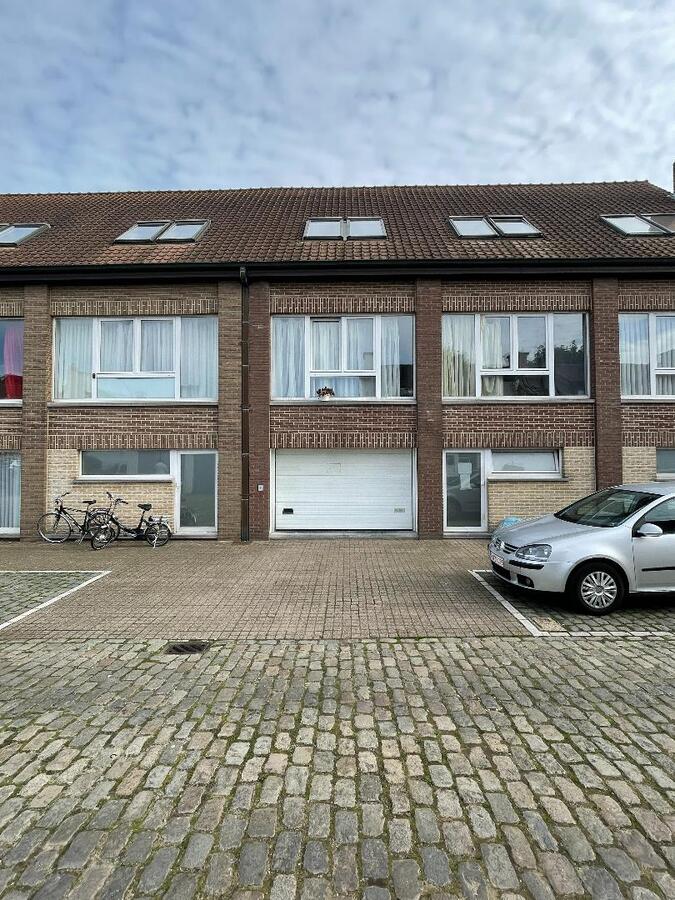 Ruime studio met aparte badkamer te Roeselare 