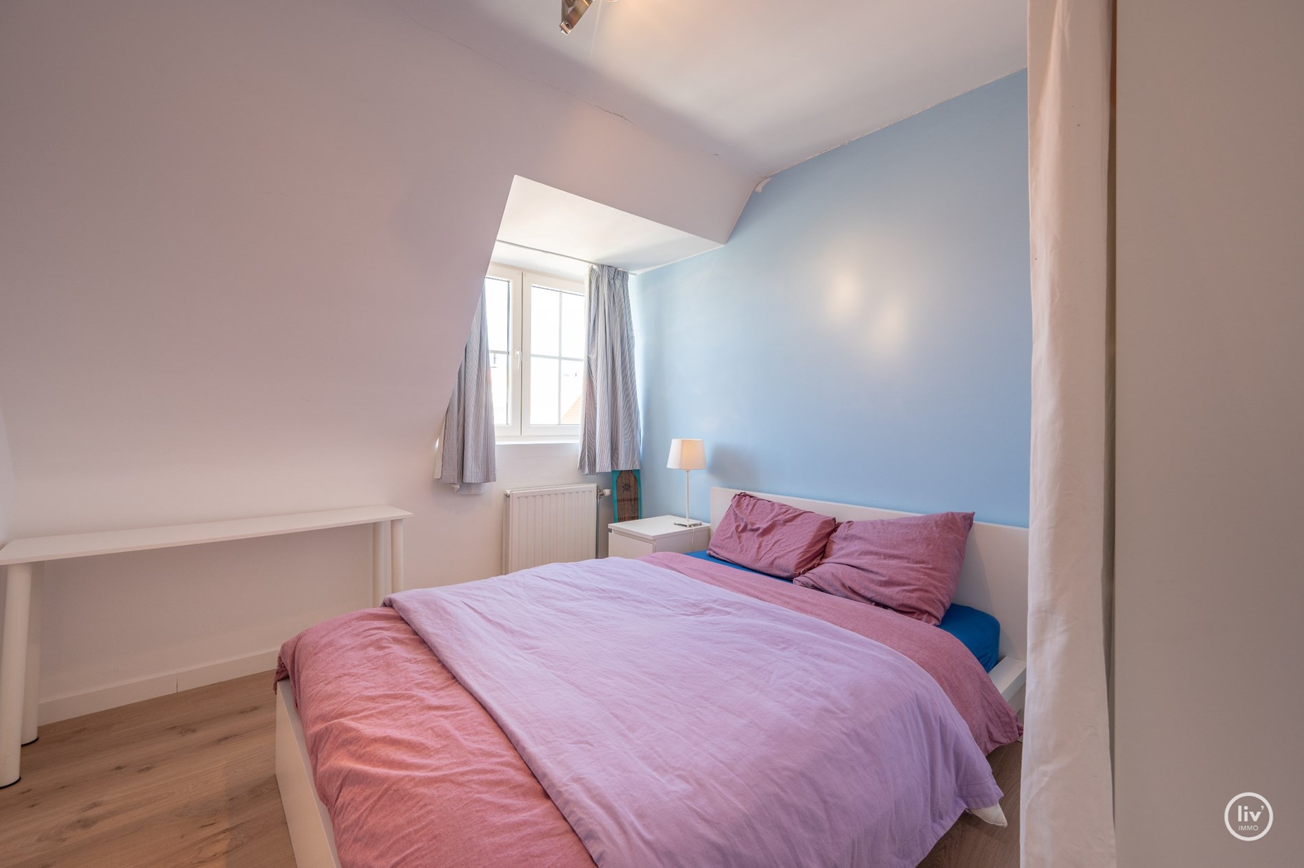 Volledig instapklaar 3-kamer appartement op wandelafstand van de Zeedijk-Duinbergen met mogelijkheid tot aankoop van een inpandige garagebox! 