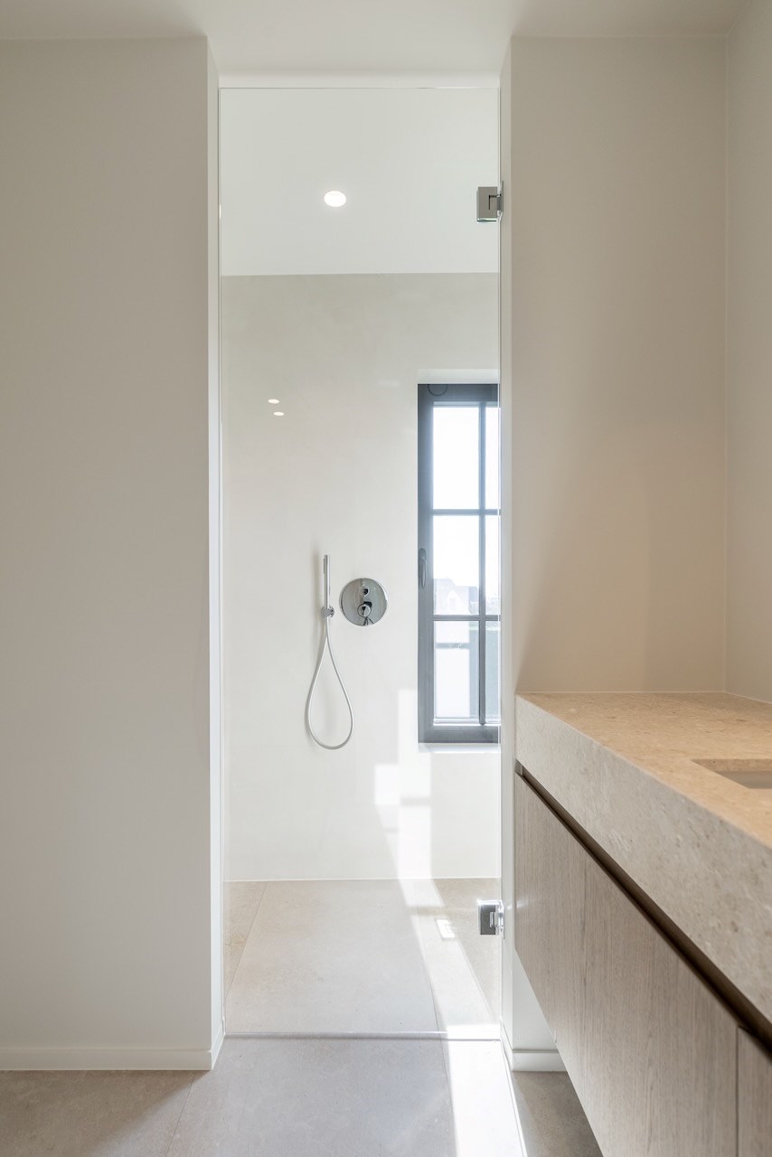Prachtig gerenoveerde alleenstaande woning met oprit gelegen in een rustige wijk in Knokke nabij de Magere Schorre. 