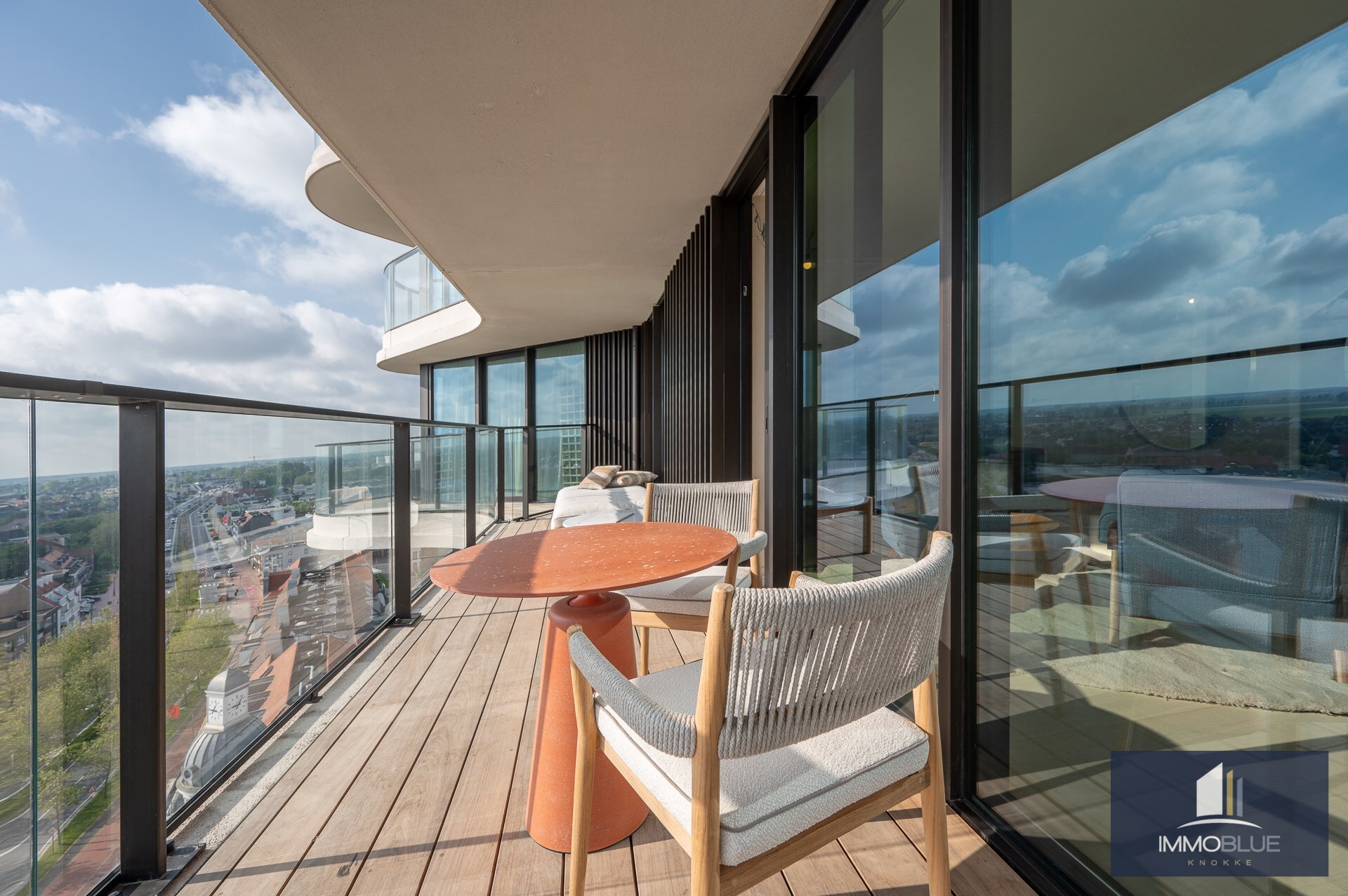 Luxueus appartement met zeer ruim terras gelegen in de exclusieve residentie The Tower. 