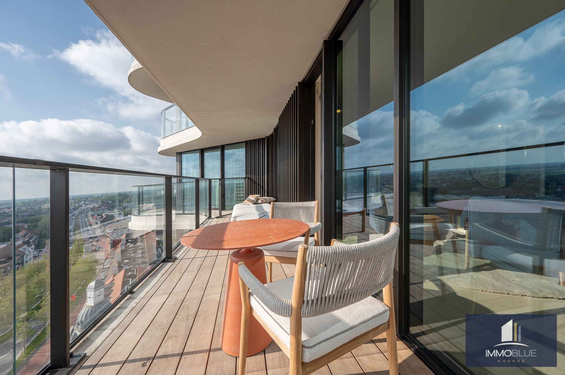 Appartement de luxe avec une tr&#232;s grande terrasse situ&#233; dans la r&#233;sidence exclusive The Tower. 