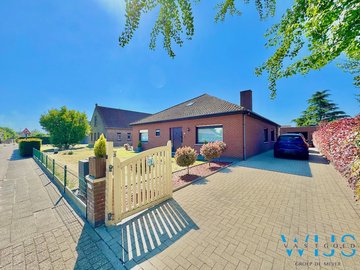 Woonhuis op 1000m&#178; in hartje Ertvelde ! 