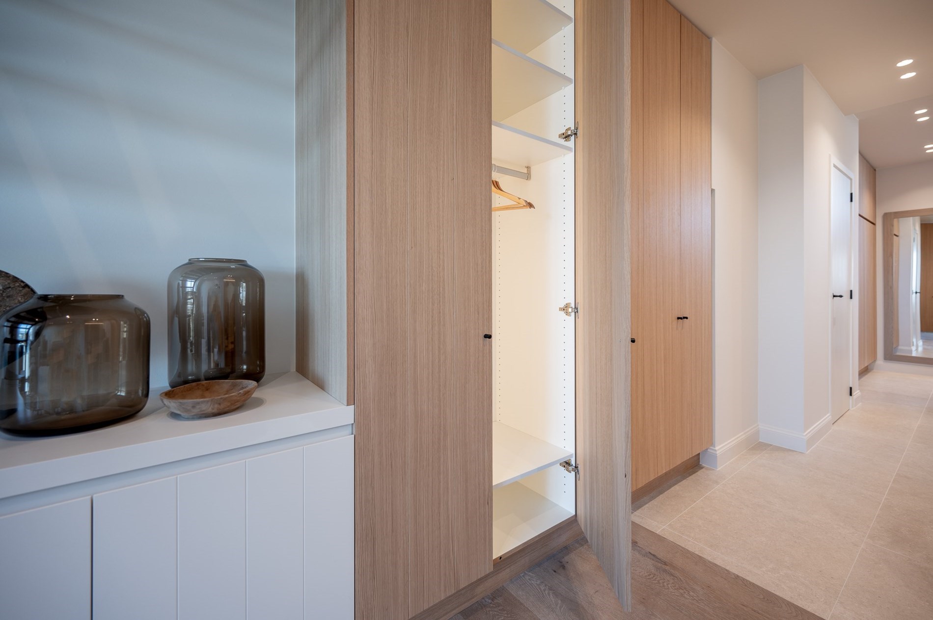 Nieuwbouw duplex appartement met prachtige zichten op de minigolf en zijdelings zeezicht gelegen vlakbij de Kustlaan te Knokke. 