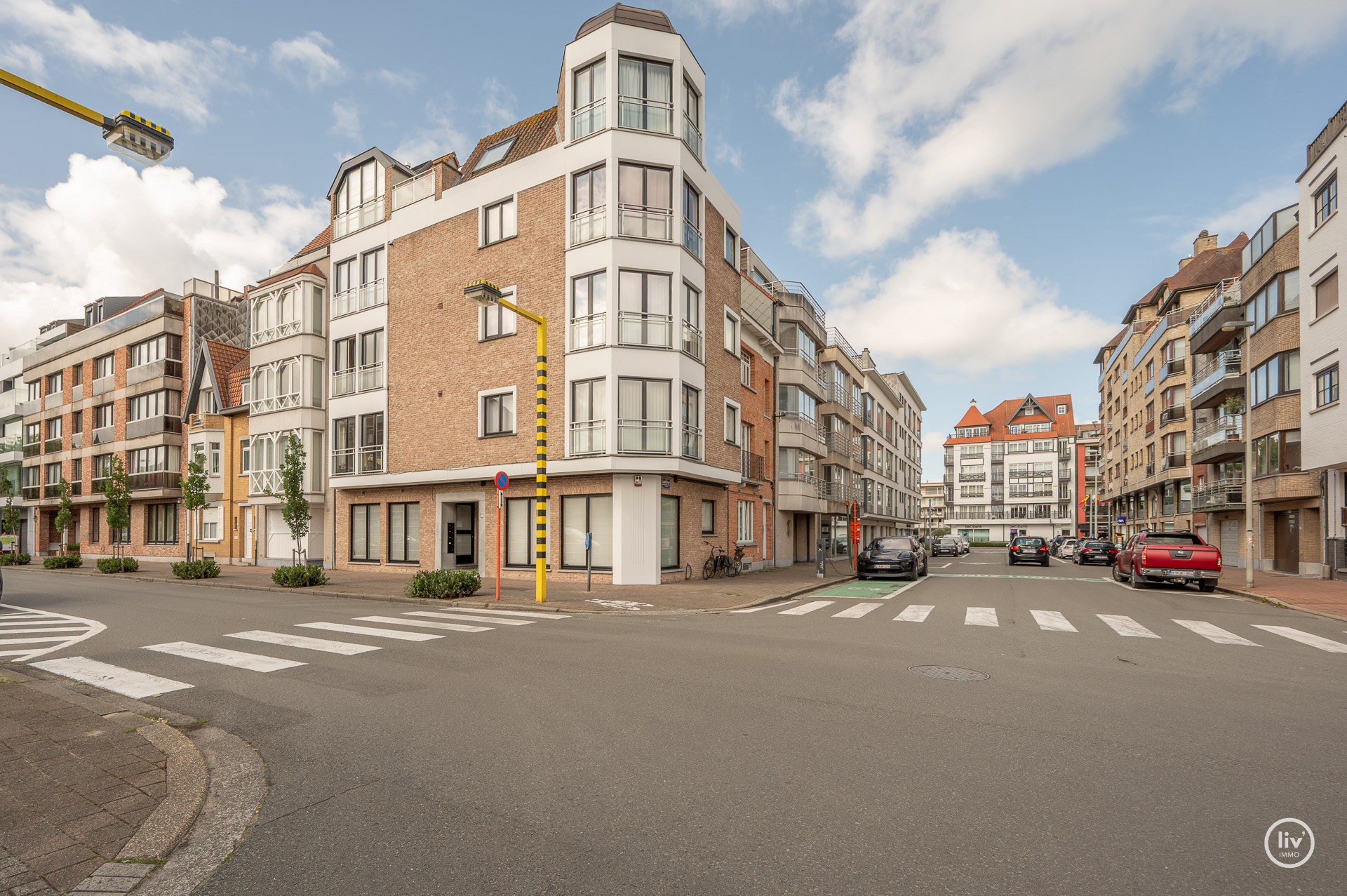 Licht en instapklaar appartement gelegen in het centrum van Knokke. 