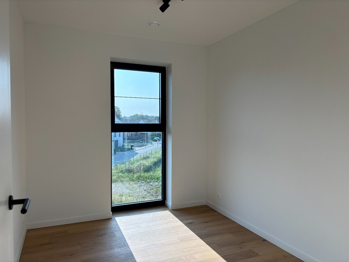 Stijlvol nieuwbouwappartement met zonneterras en garage in het hart van Sint-Antonius 
