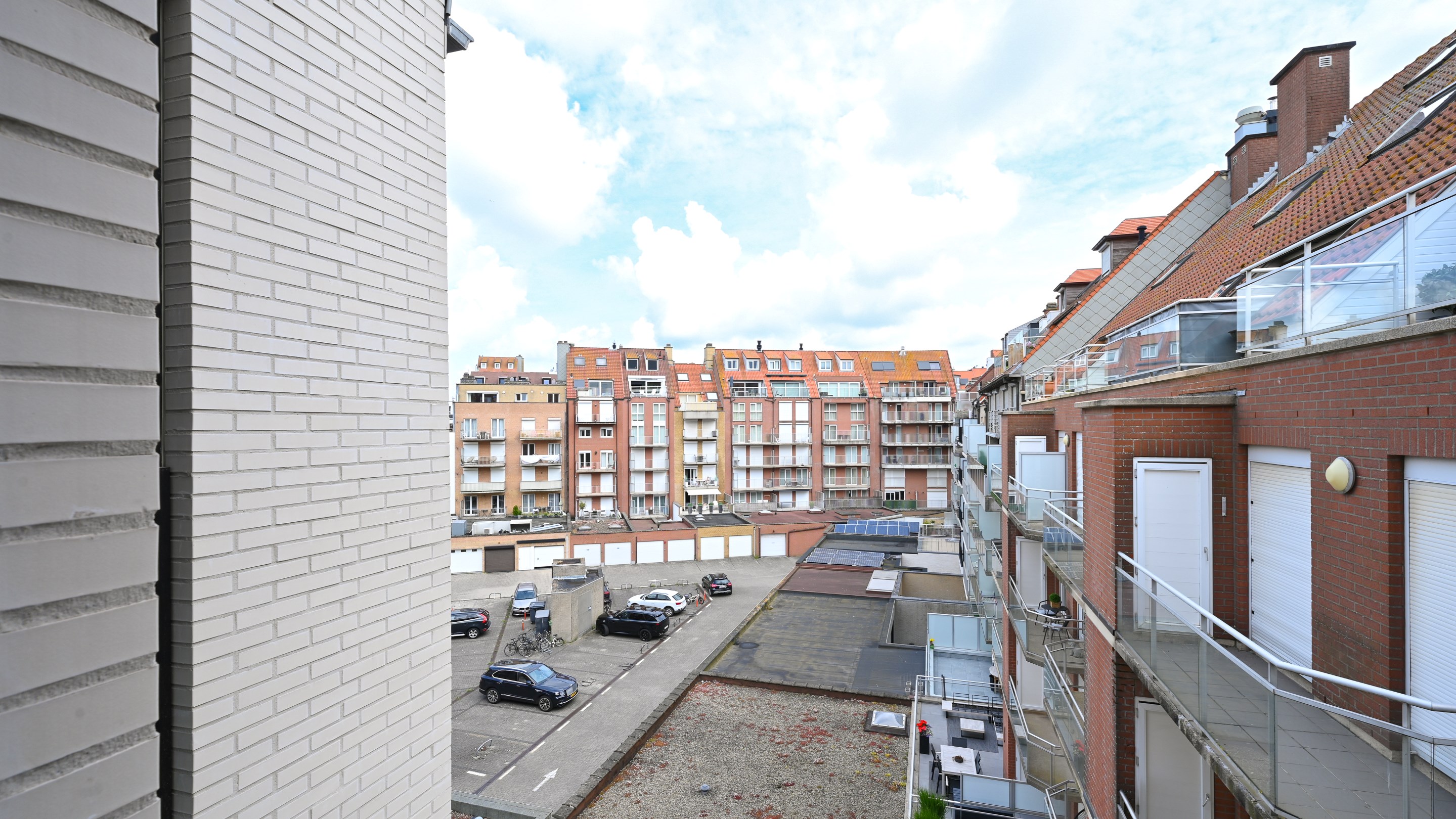 RESIDENTIE WATERVLIET - Derde verdiep - Energiezuinig nieuwbouwproject met een hoogwaardige afwerkingen gelegen in het centrum van Knokke, nabij de Winkelstraten en op enkele meters van het strand. 