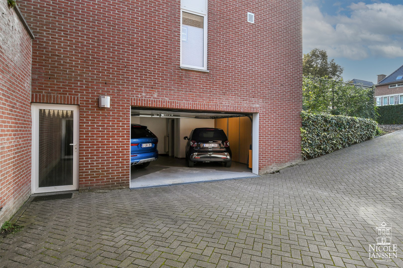 Garage met mogelijkheid extra auto te parkeren