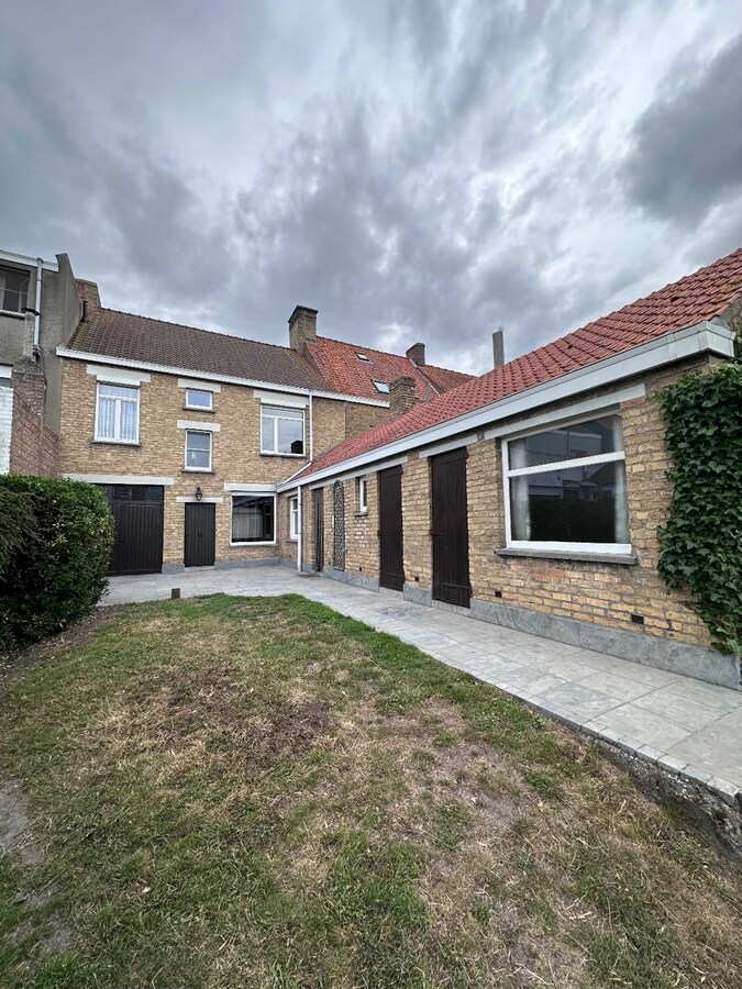 Woning met 3 slaapkamers en garage te Veurne 