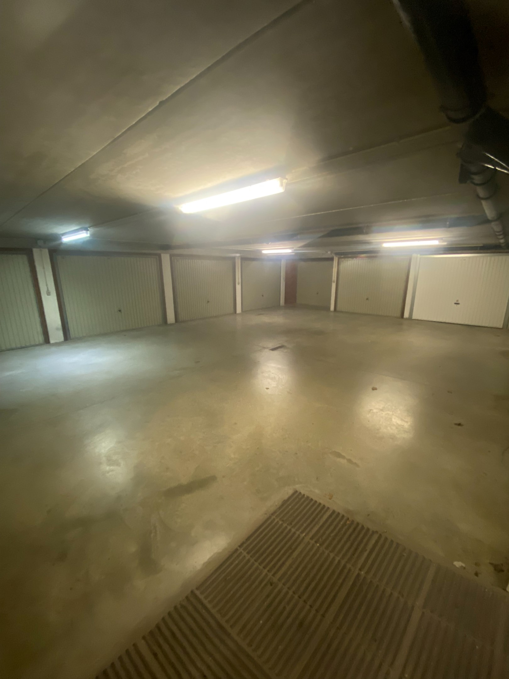 Quelques garages &#224; Koningslaan dans la r&#233;sidence Blue Logan. Facilement accessible. 