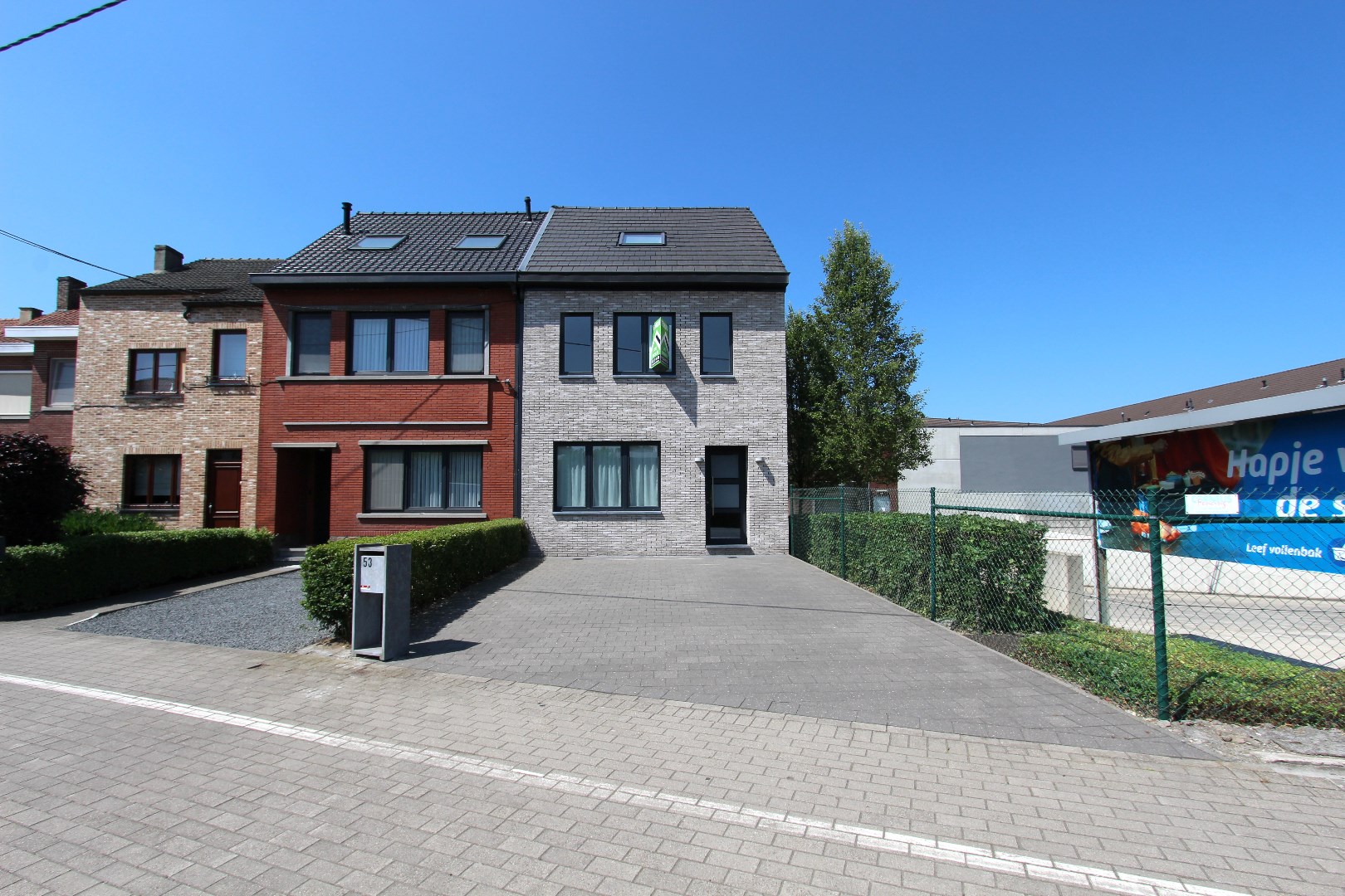 MOOI VERNIEUWDE WONING MET TUIN 