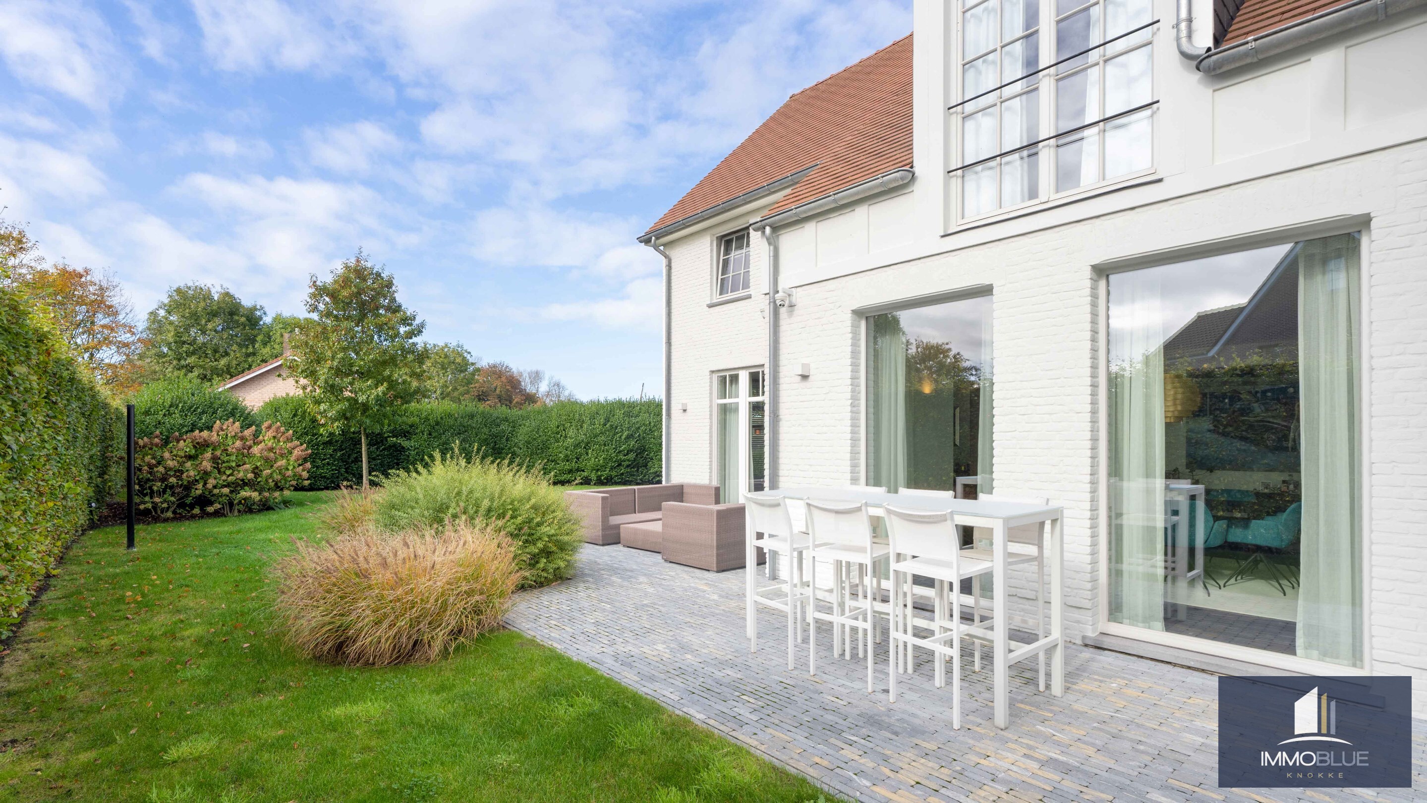 Exclusieve villa gelegen in een rustige, residenti&#235;le wijk . 