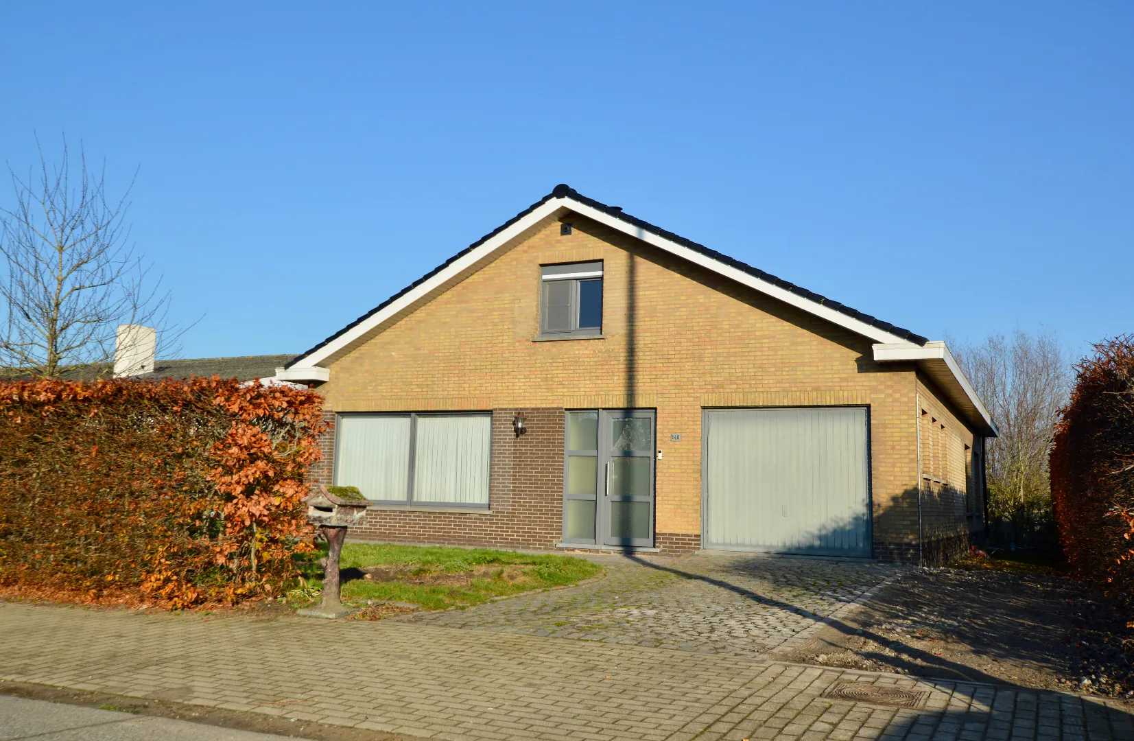 Ruime, gerenoveerde bungalow op 1102 m² te Aartrijke