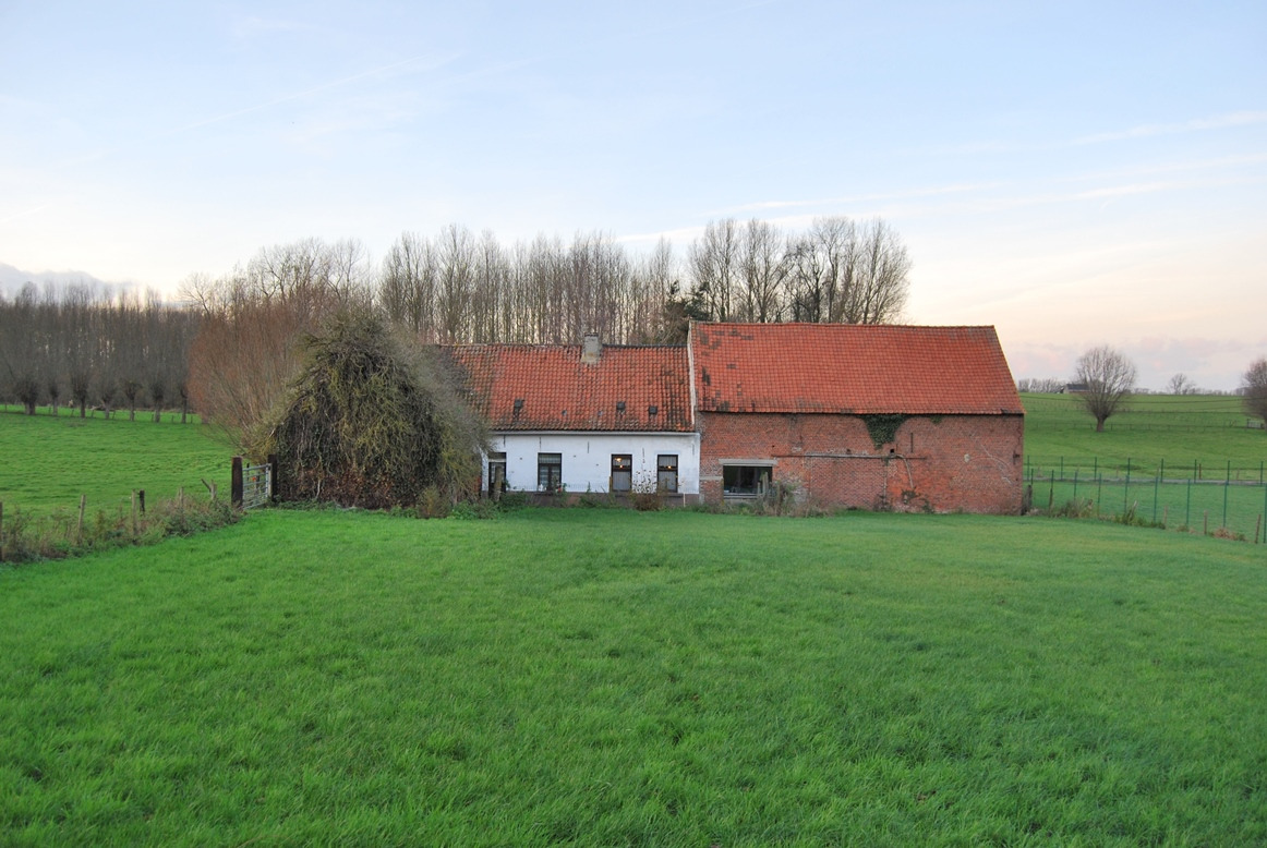 Te renoveren hoeve op ca. 1,4 ha op prachtige locatie te Geraardsbergen 