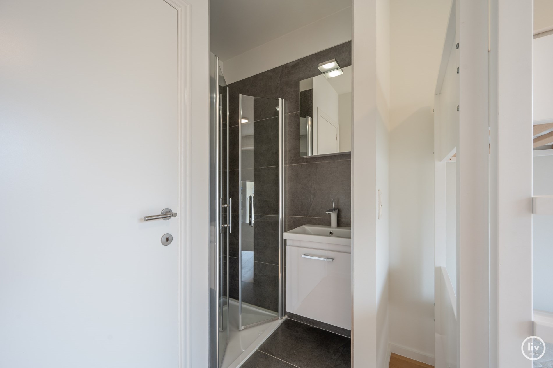 Appartement confortable et r&#233;nov&#233; de 2 chambres dans une rue adjacente &#224; l&#39;avenue Dumortier &#224; Knokke. 