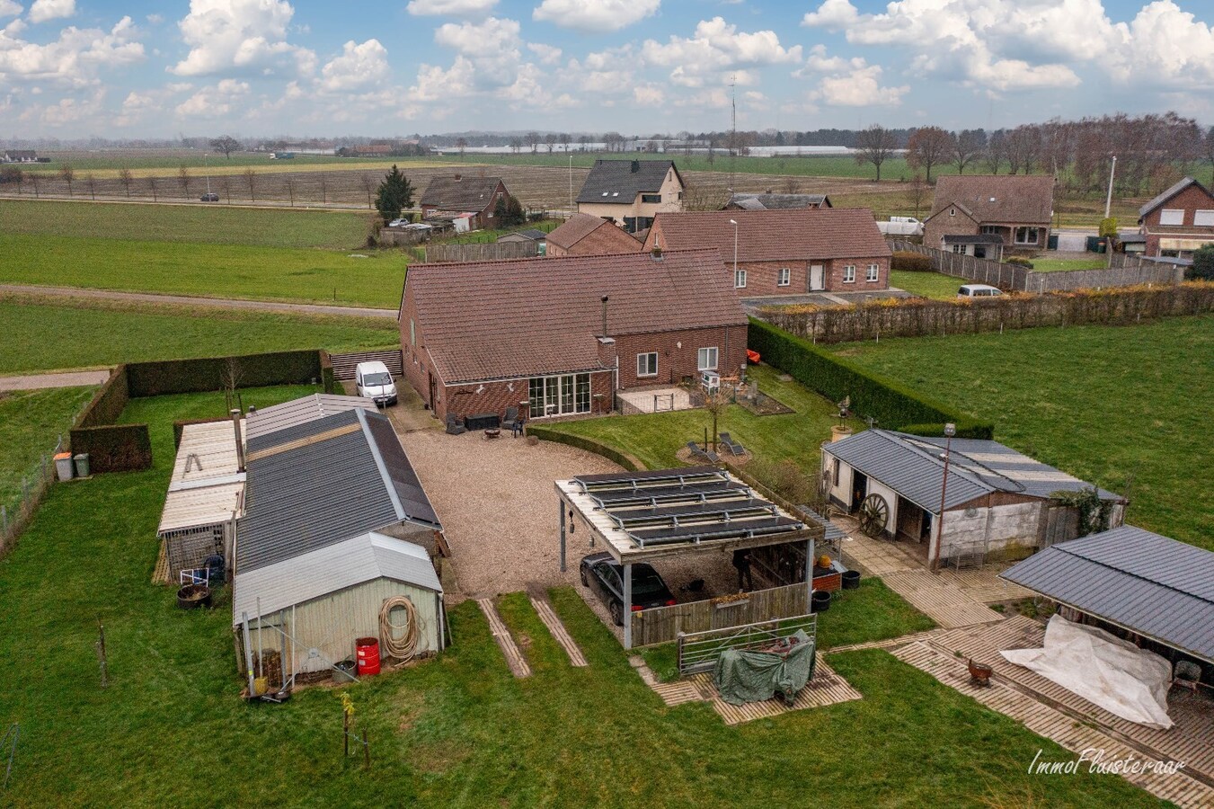 Instapklare hoevewoning met stallen op ca. 45 are te Kinrooi 