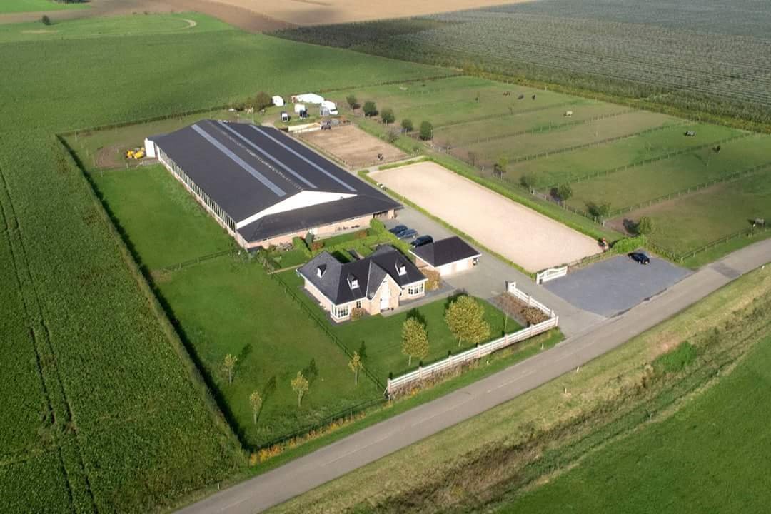 Luxueus landhuis met hippisch complex op ca. 2,7 ha te Ulestraten (NL) 