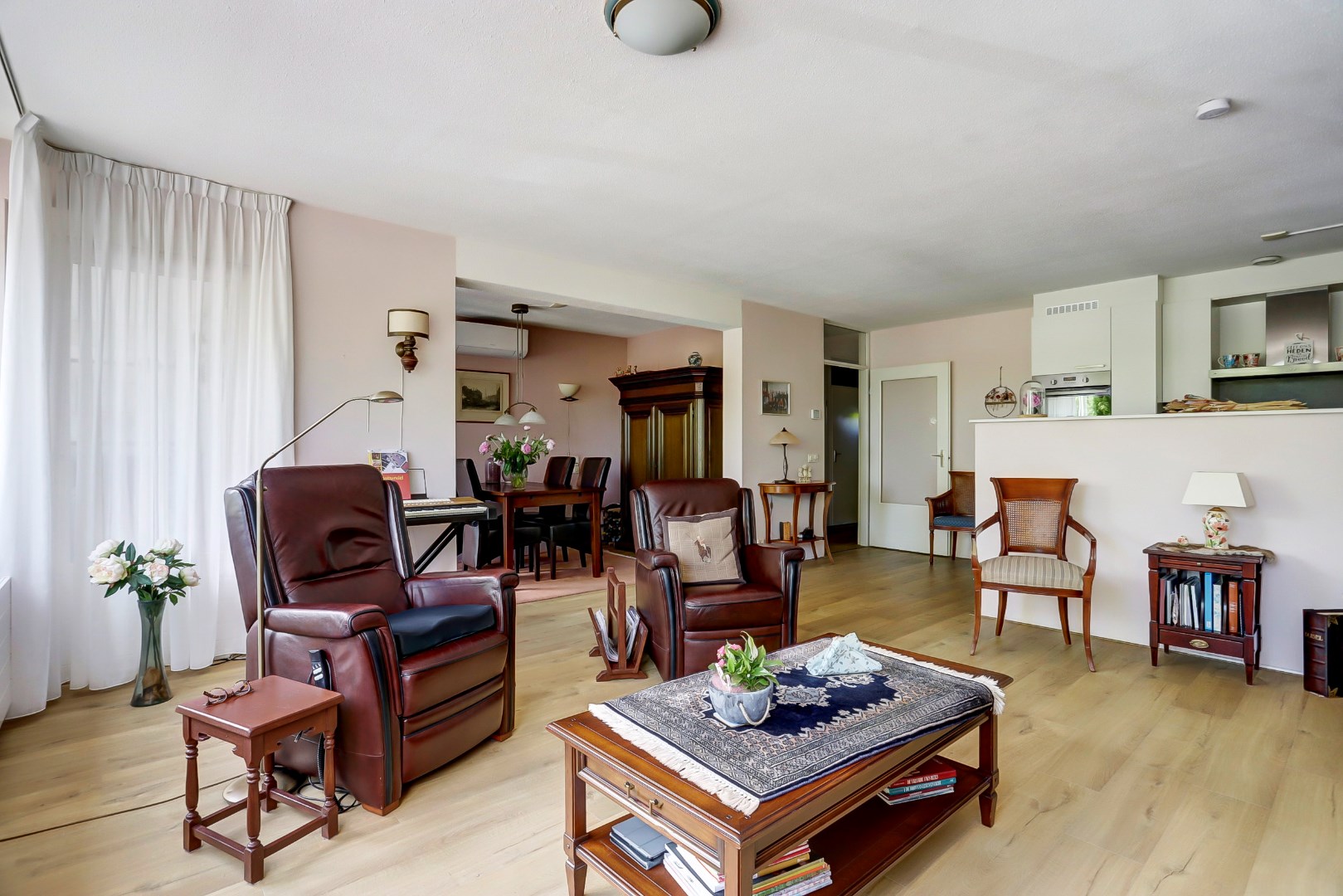 Op een fantastische locatie gelegen 3-kamer woning op de 1e etage met uitzicht op &quot;de Vijver&quot; van Prinsenland. 
