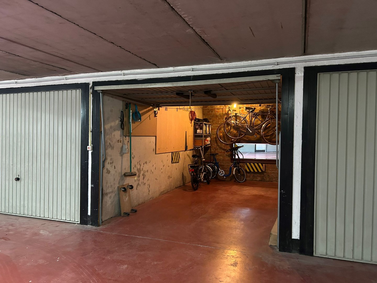 Ruime garagebox vlakbij Zeedijk 