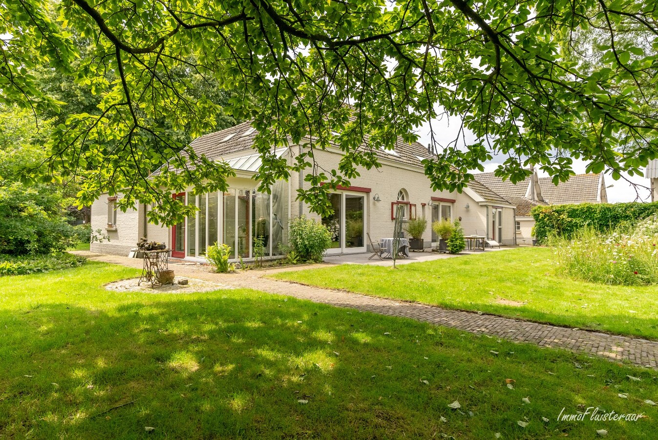 Maison de campagne authentique avec grand b&#226;timent de &#233;curie et des prairies sur environ 1 hectare &#224; Weelde (Optionnellement, possibilit&#233; d&#39;acheter une prairie d&#39;environ 1 hectare en plus) 