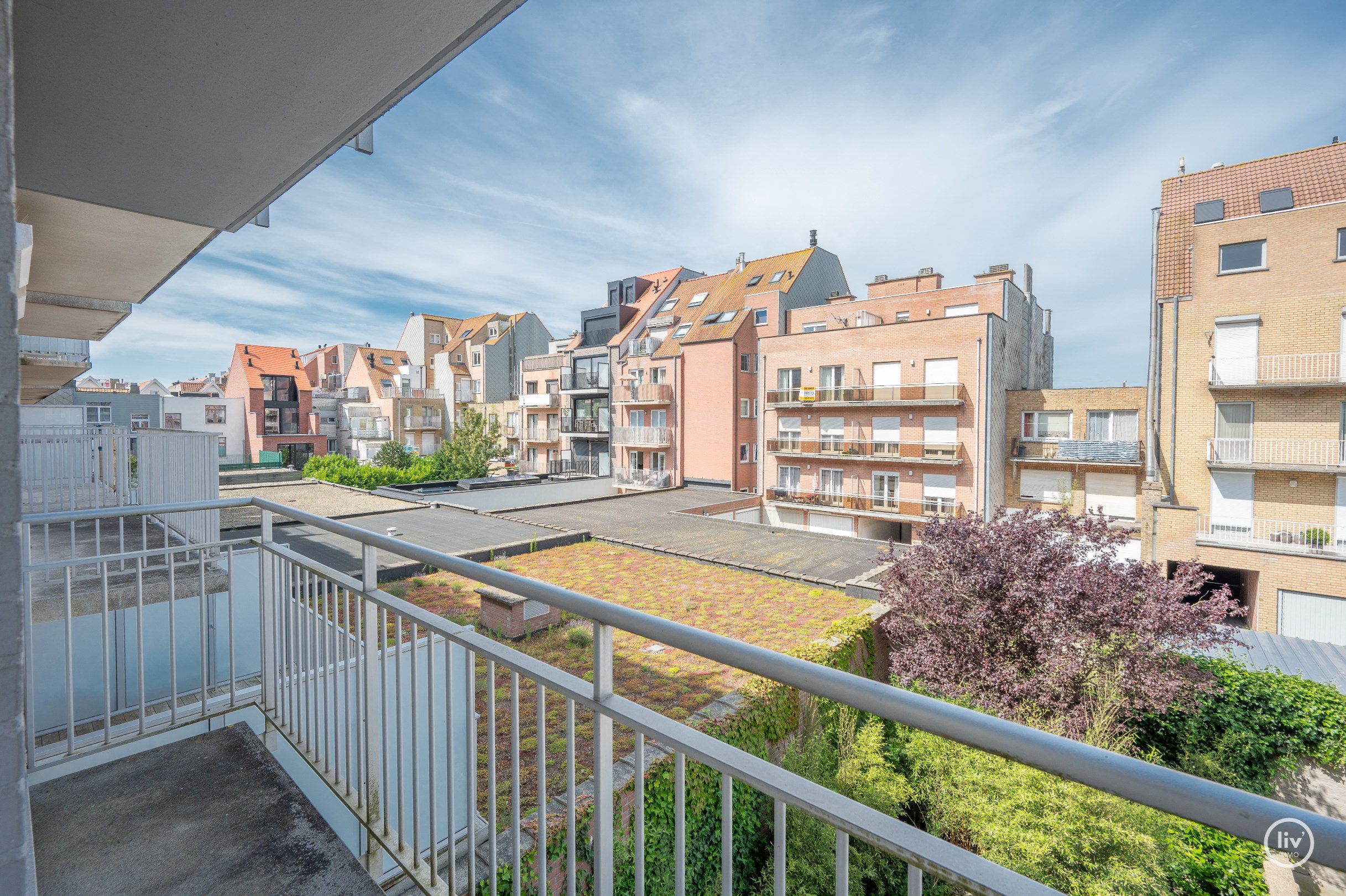 Appartement r&#233;nov&#233; avec 3 chambres situ&#233; sur l&#39;avenue Paul Parmentier &#224; Knokke, &#224; proximit&#233; de l&#39;avenue Lippens. 