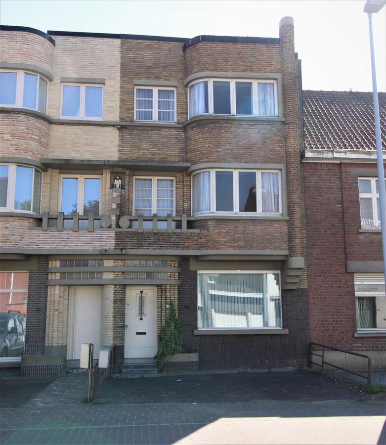 Te renoveren, karaktervolle woning met 4 slaapkamers centrum Rumbeke 