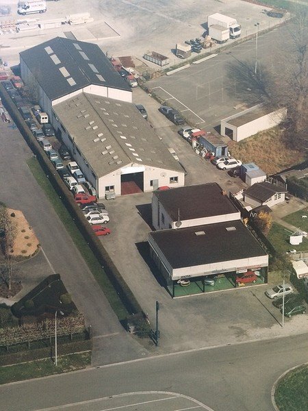 Bedrijfsgebouw met woonst te Eernegem 