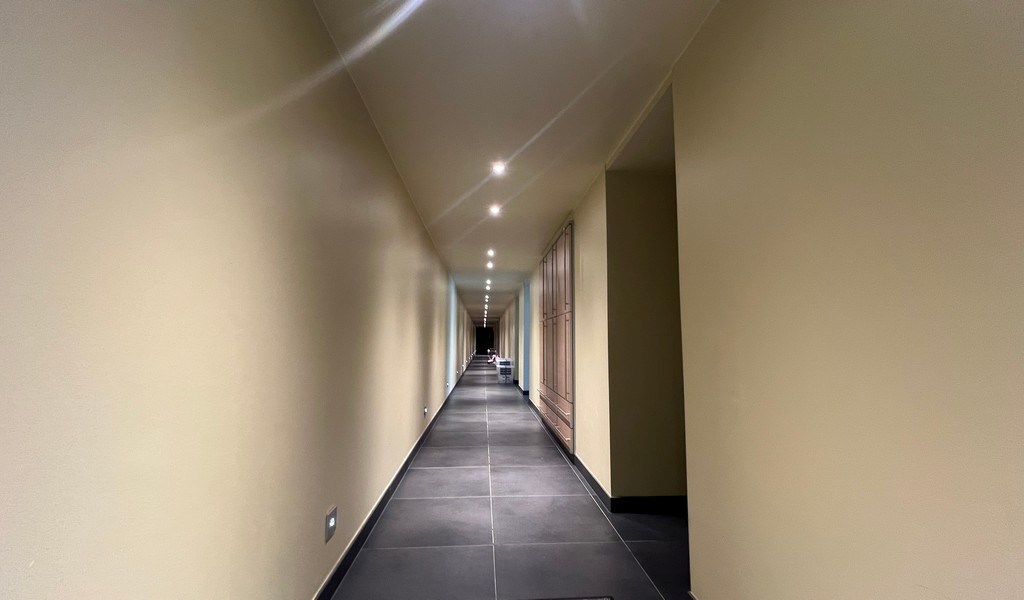 Bedrijfsgebouw met laadkades te koop in Gavere