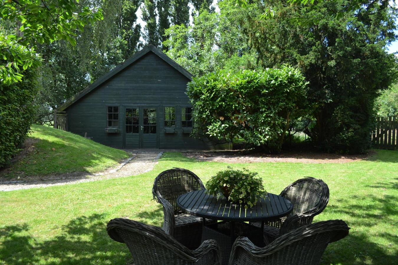 Charmante hoeve op ca. 0,63Ha te Lokeren, deels gelegen in woongebied. 