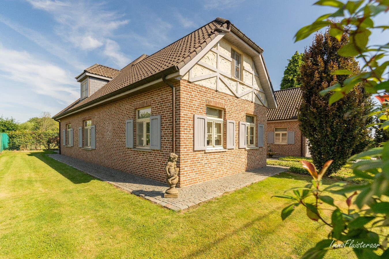 Instapklare landelijke villa op een ruim perceel van ca. 65a te Meensel-Kiezegem (Tielt-Winge). 