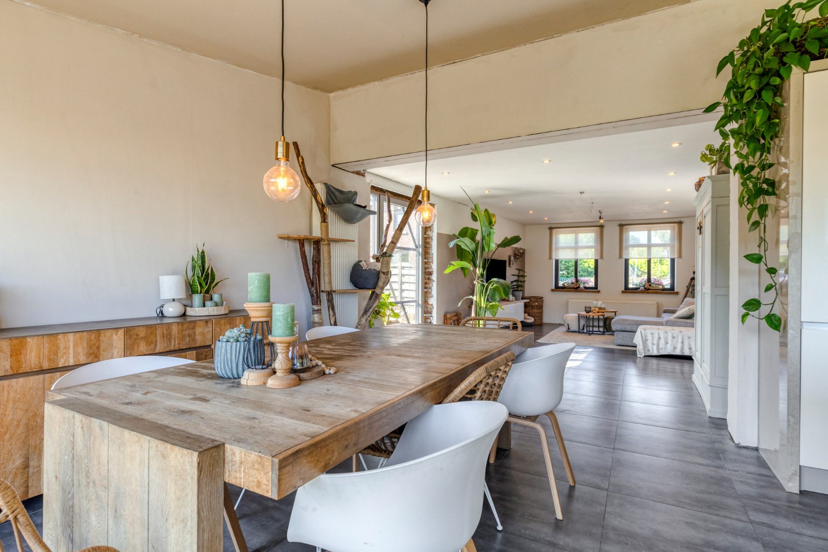 Goed gelegen open bebouwing met 4 slaapkamers en tuin in Kerkom - EPC 540 kWh/m&#178; - bewoonbare oppervlakte 238  m&#178; 