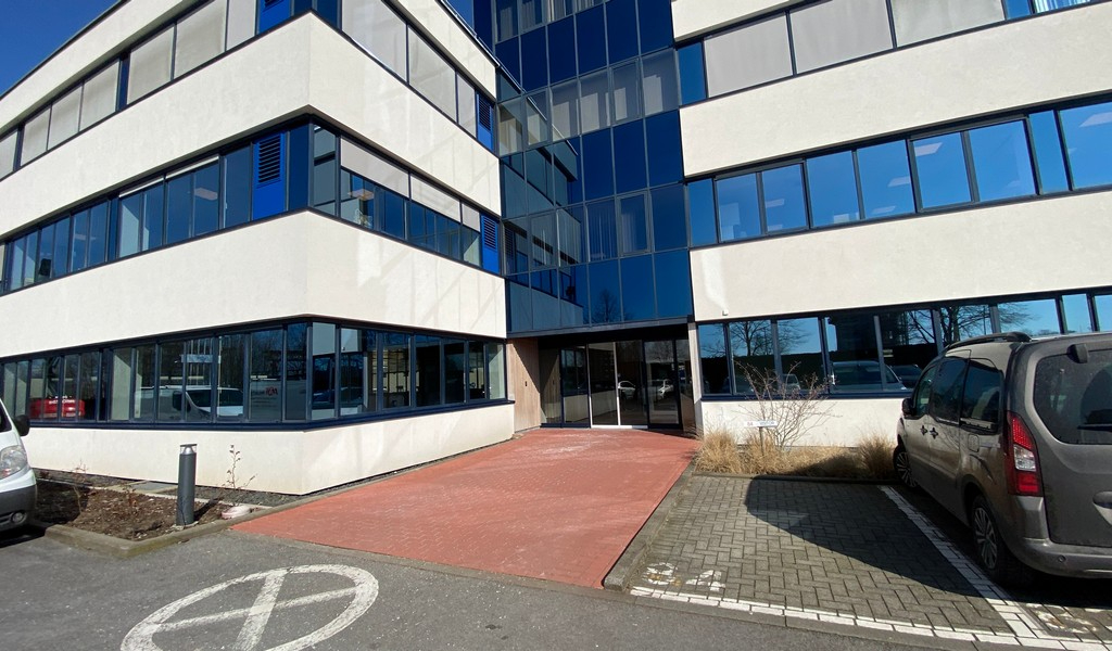 Modern kantorencomplex met zakelijke uitstraling in Merelbeke