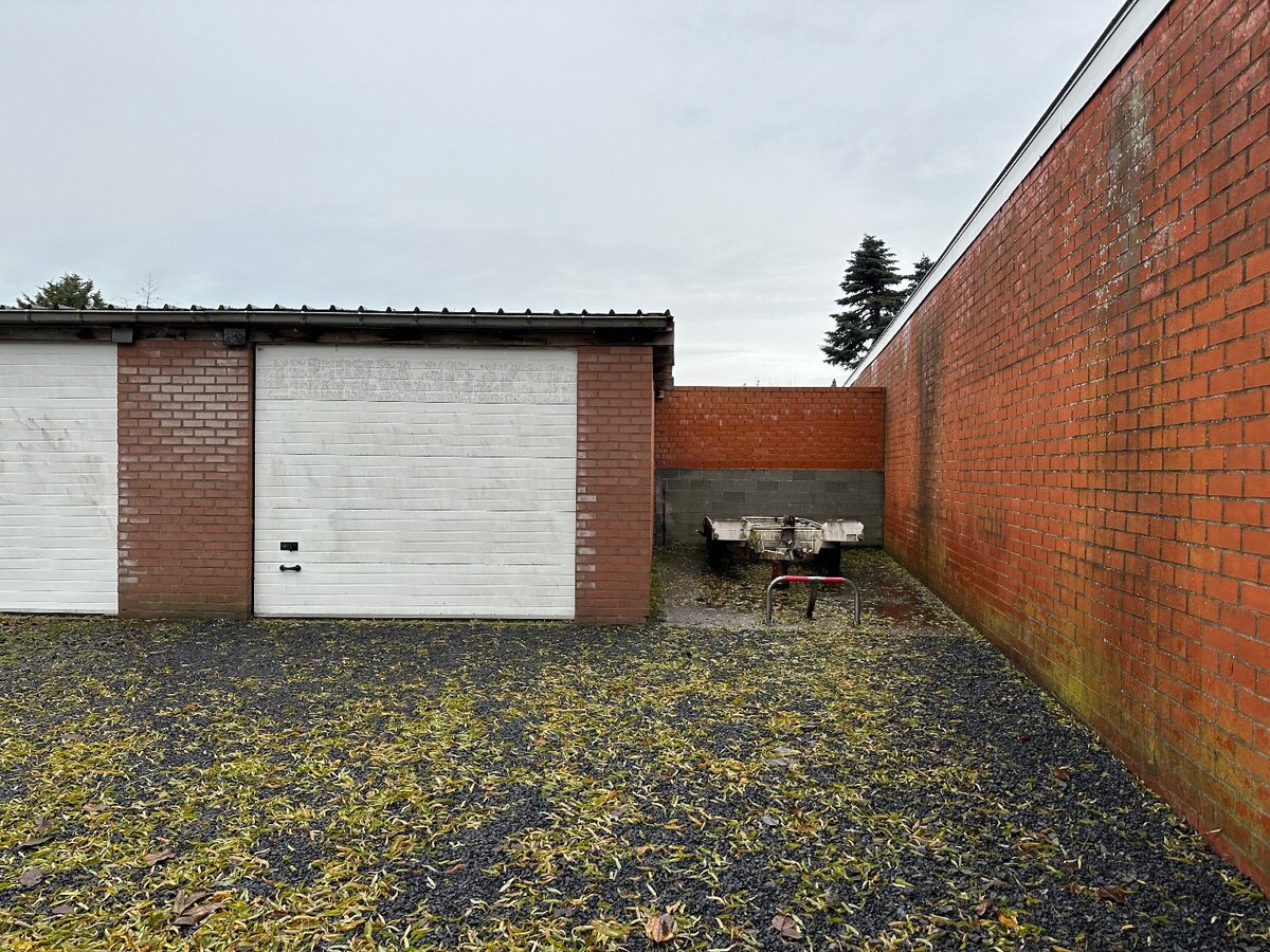 Garage met autostandplaats in centrum Koekelare 