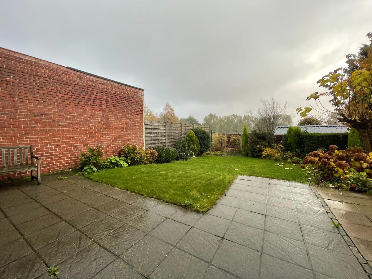 Woning met 3 slaapkamers en tuin op centrale ligging te Roeselare 