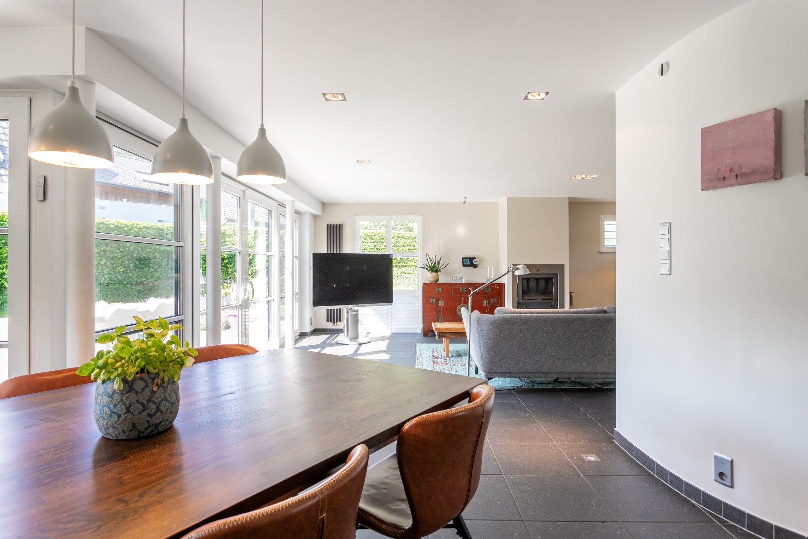 Instapklare woning met 3 slpks, garage en tuin te Halle 