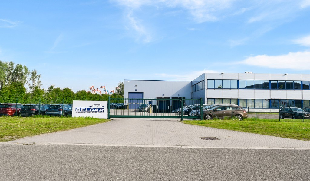 Magazijn en kantoren in industriezone Krekelenberg in Boom