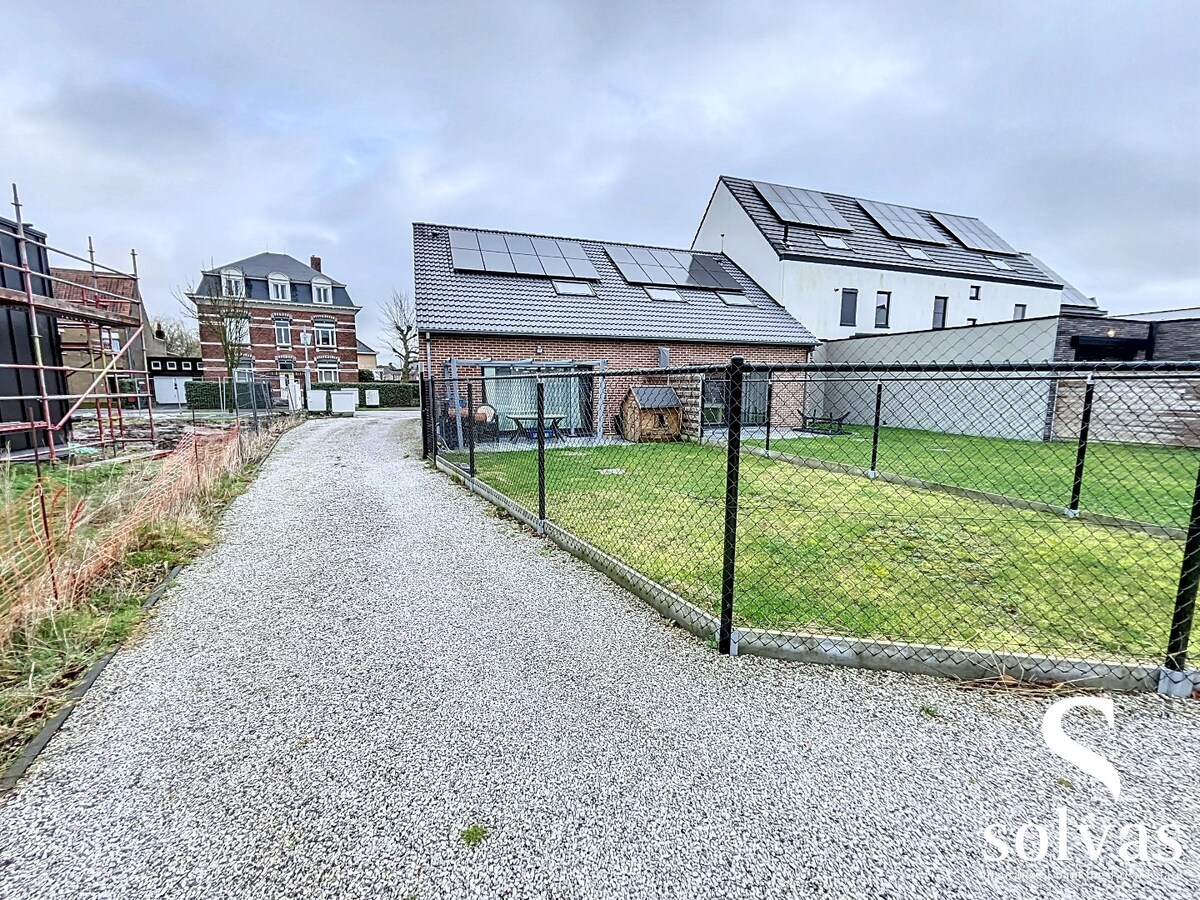 Halfopen nieuwbouw met 3 slaapkamers en tuin 