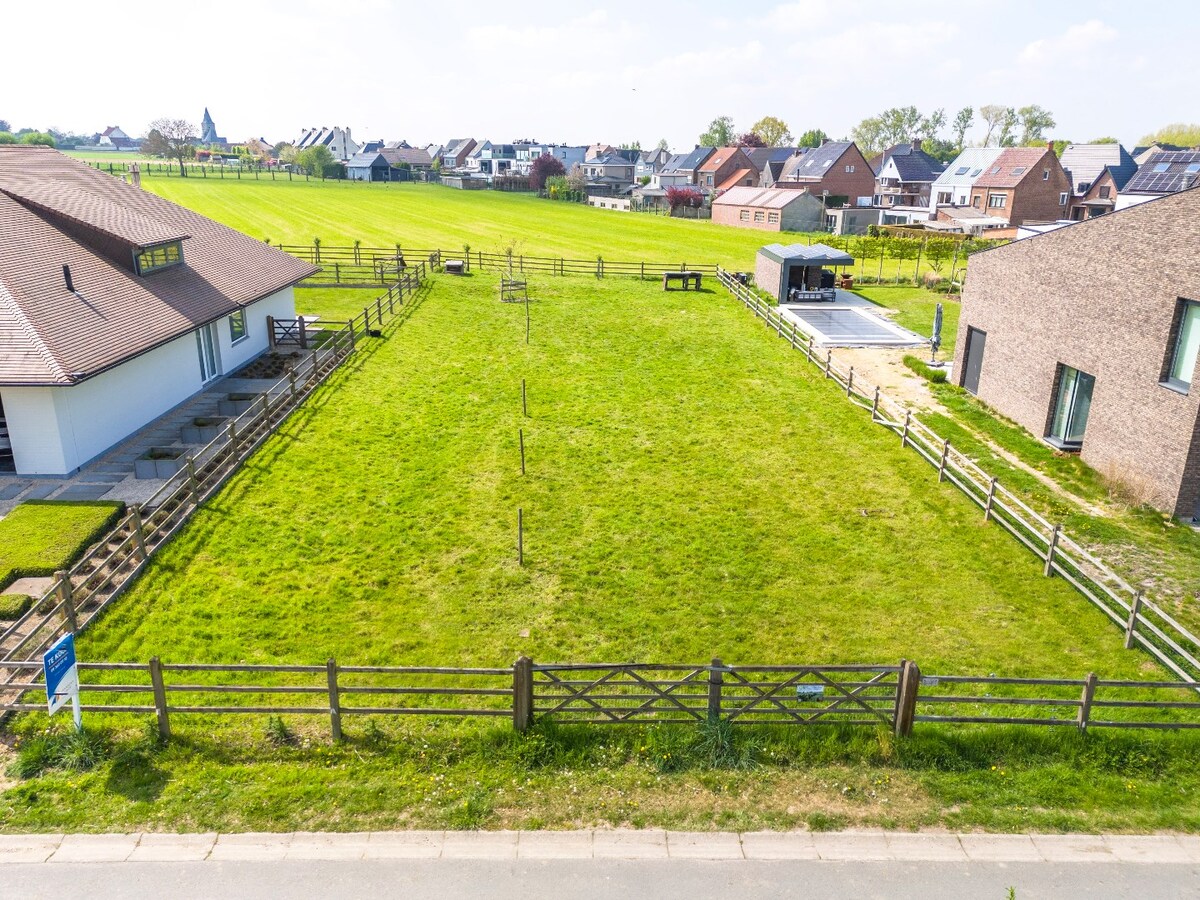 Bouwgrond voor OB met gunstige ori&#235;ntatie op toplocatie te Godveerdegem 