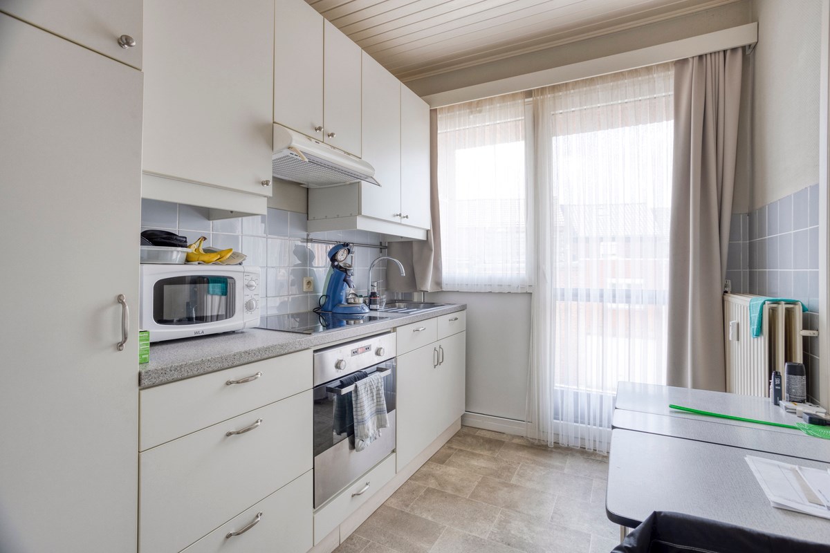 Opbrengsteigendom met 3 appartementen, garages en tuin 