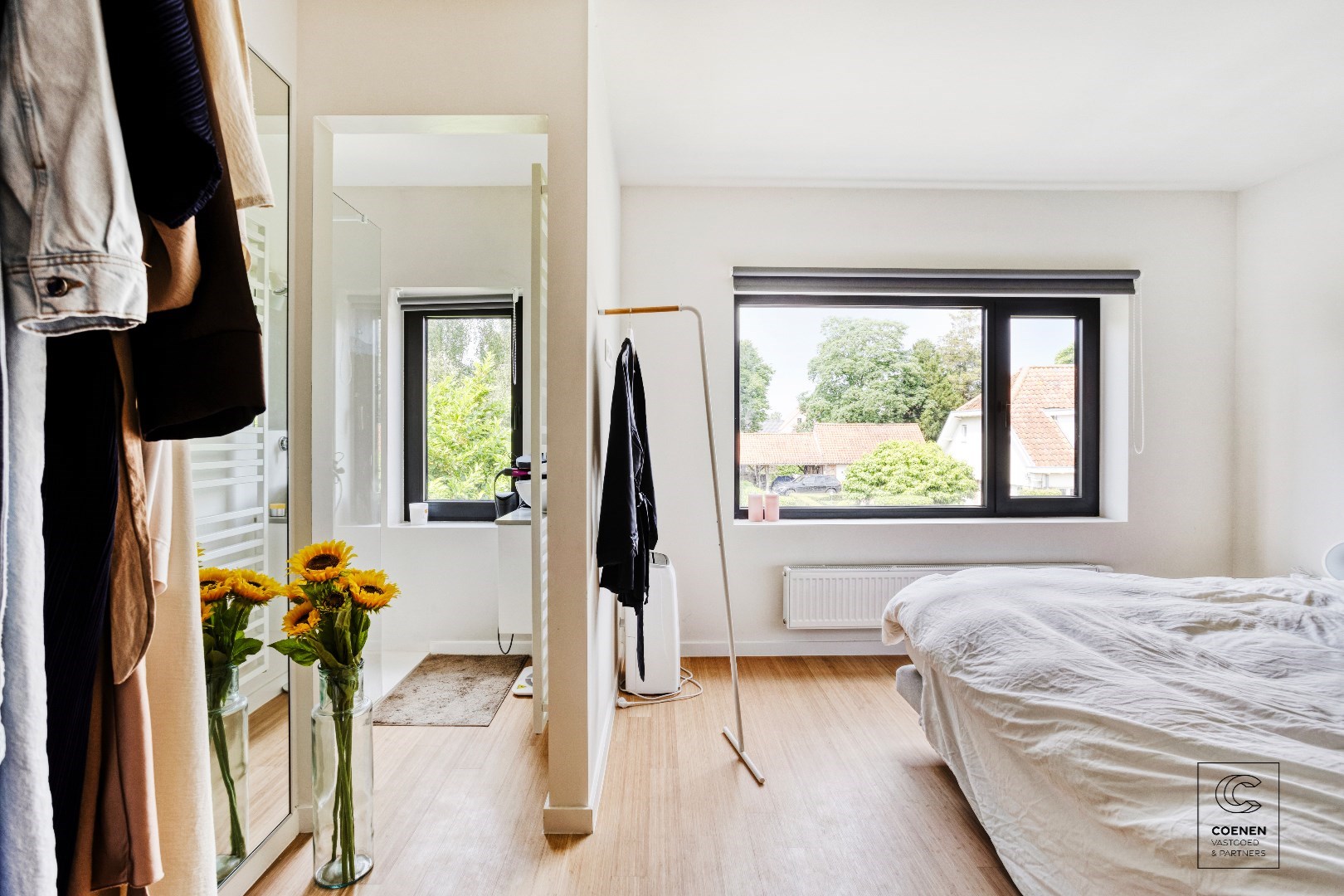 Prachtig volledig gerenoveerde woning met 3 slaapkamers op een TOPlocatie te Schilde! 