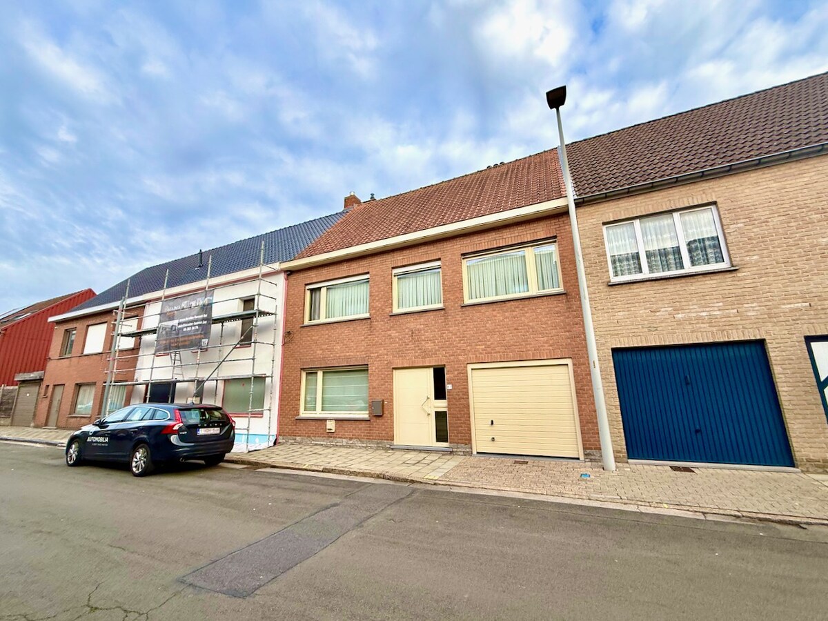 Enorm ruime gezinswoning met 4 slaapkamers te Eeklo ! 