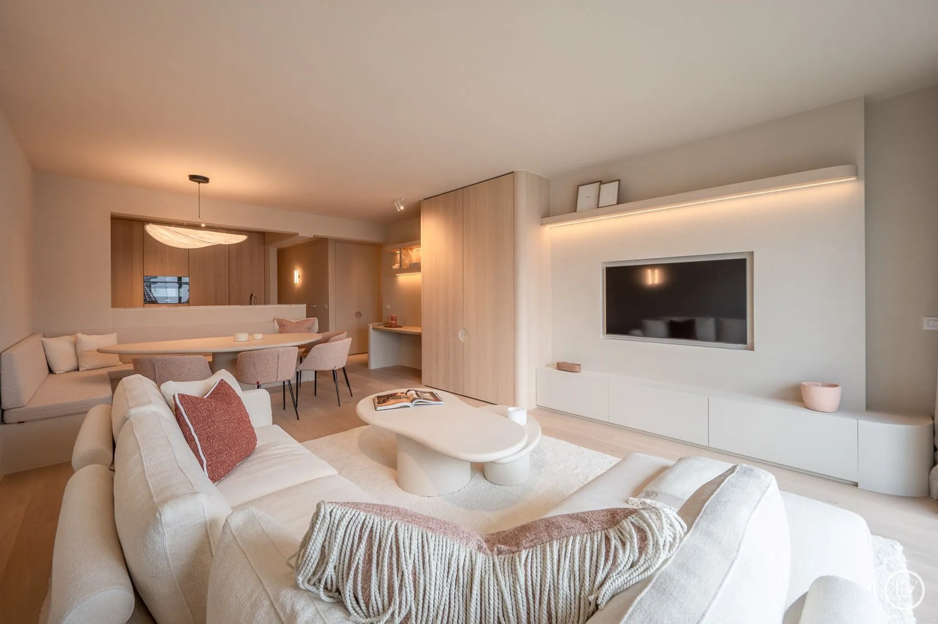 Magnifique appartement rénové de 3 chambres situé dans l'avenue Jozef Nellens, près de la digue à Knokke.