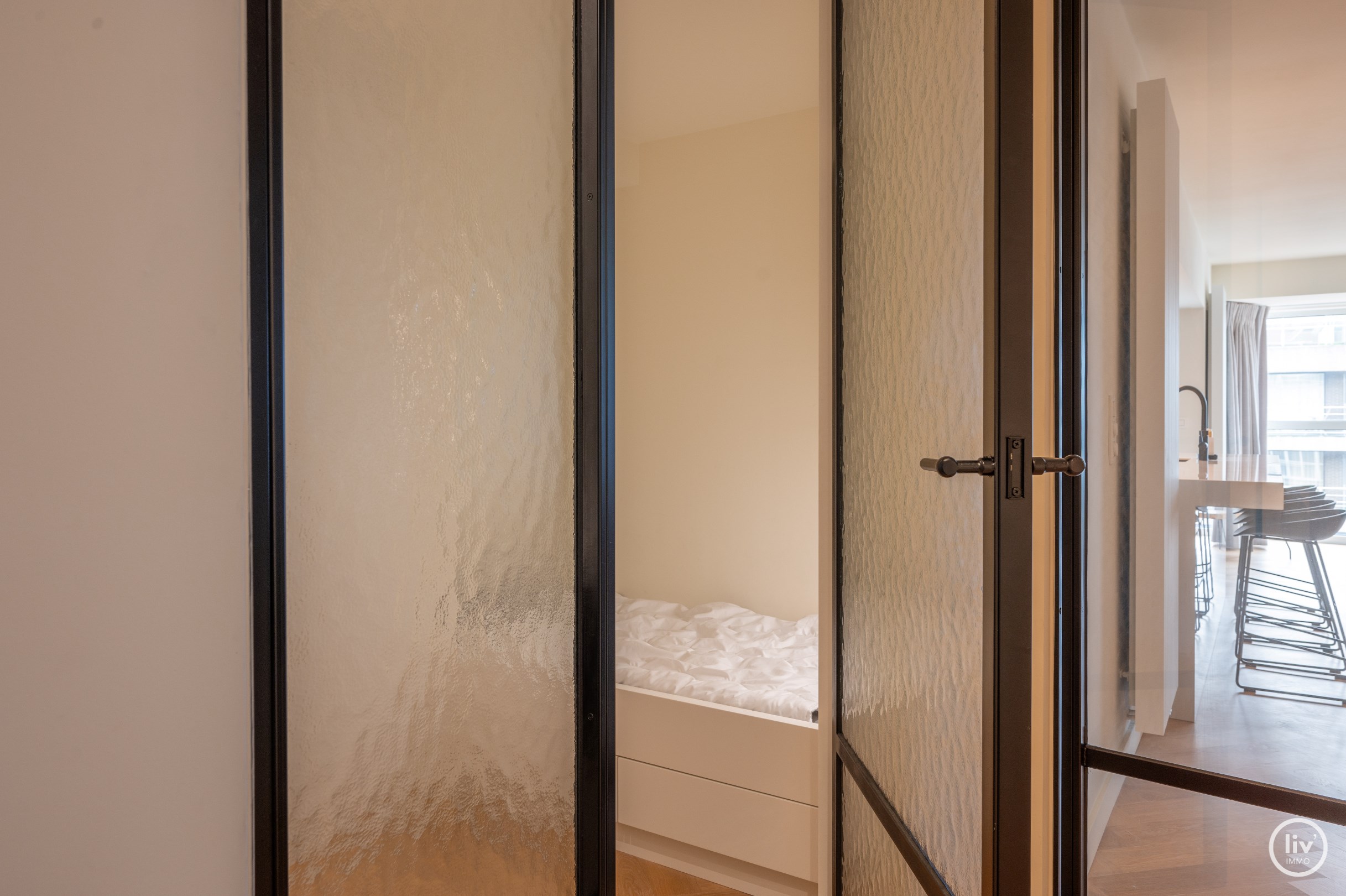Appartement de 3 chambres superbement r&#233;nov&#233; avec une belle largeur situ&#233; sur la Lippenslaan &#224; Knokke. 