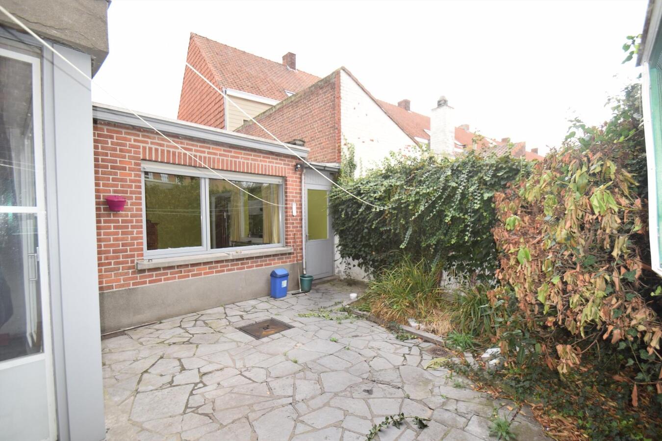 Woning met 4 slaapkamers en 2 garages te Roeselare 